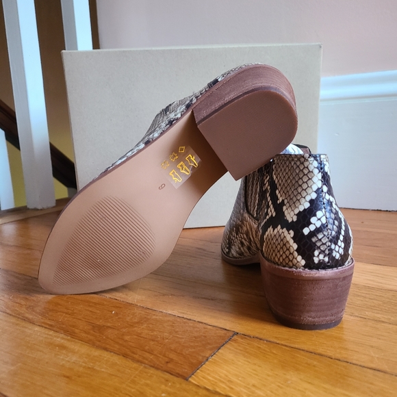 Madewell Sonia Low Leather Chelsea Boot - Picture 12 of 13